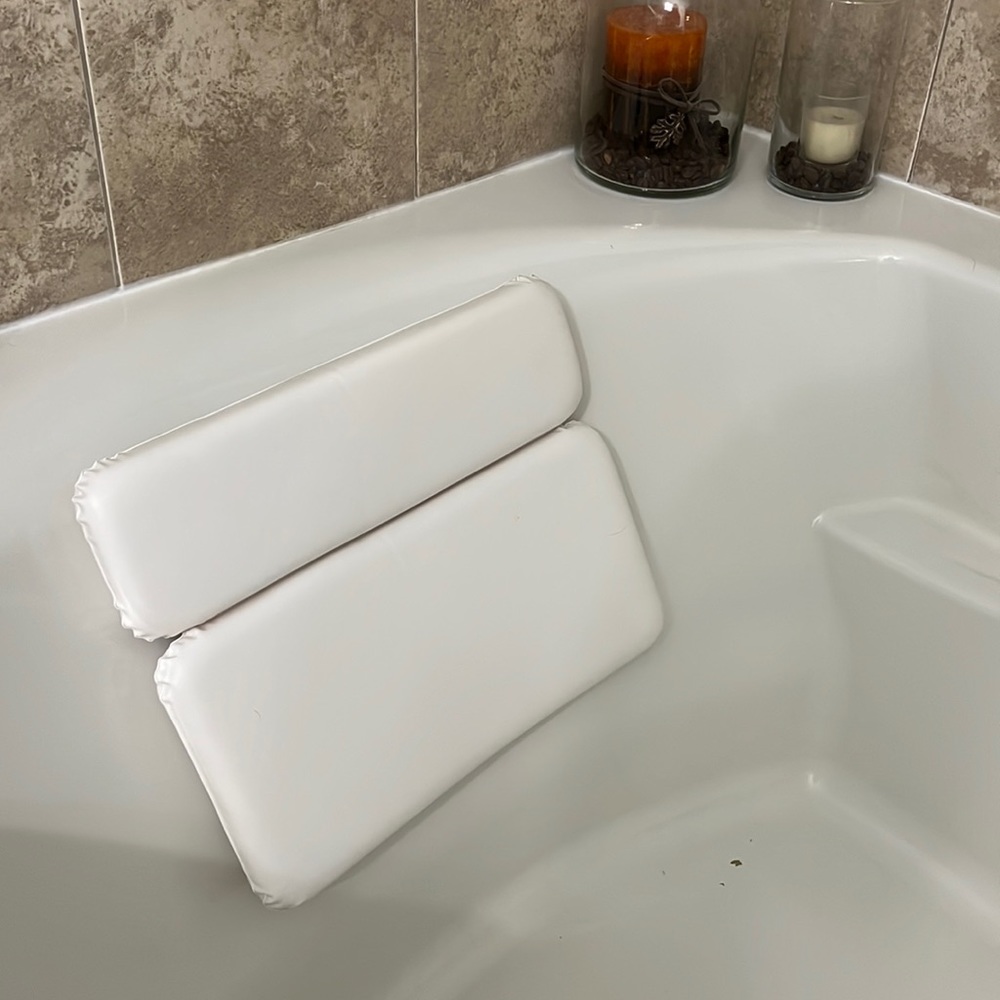 Bathtub pillow